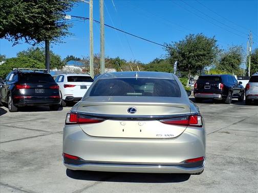 2019 Lexus ES 300h Luxury