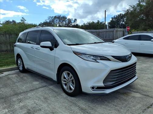 2022 Toyota Sienna Limited