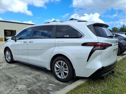 2022 Toyota Sienna Limited