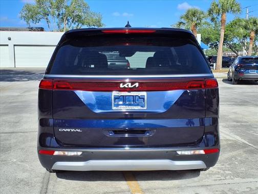 2024 Kia Carnival LX