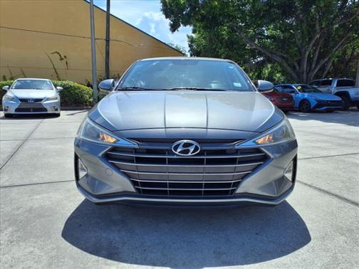 2019 Hyundai ELANTRA SE