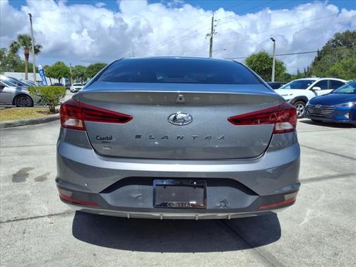 2019 Hyundai ELANTRA SE