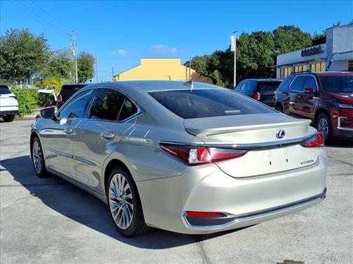 2019 Lexus ES 300h Luxury