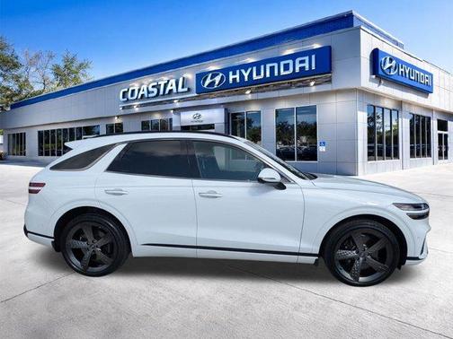 Alta White 2025 Genesis GV70 2.5T