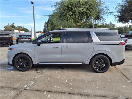 2023 Kia Carnival SX
