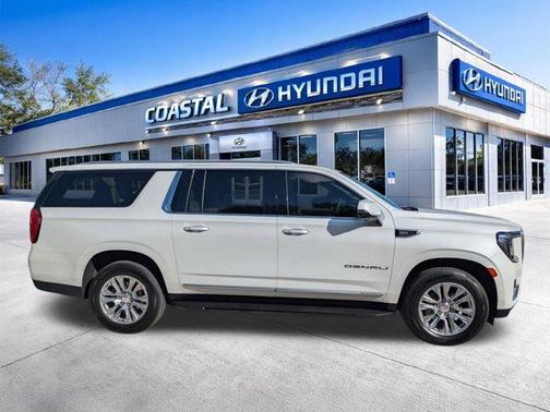 White Frost Tri-Coat 2023 GMC Yukon XL Denali