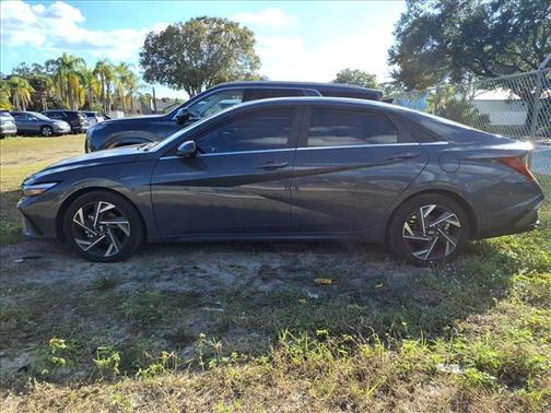 2024 Hyundai ELANTRA Limited