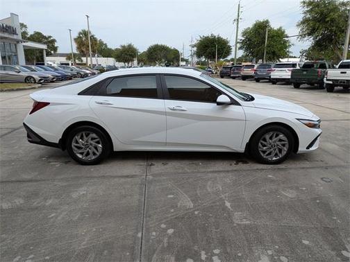 White 2024 Hyundai ELANTRA SEL