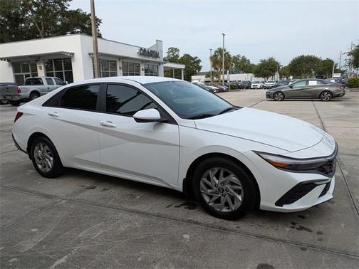 White 2024 Hyundai ELANTRA SEL