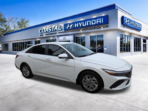 White 2024 Hyundai ELANTRA SEL