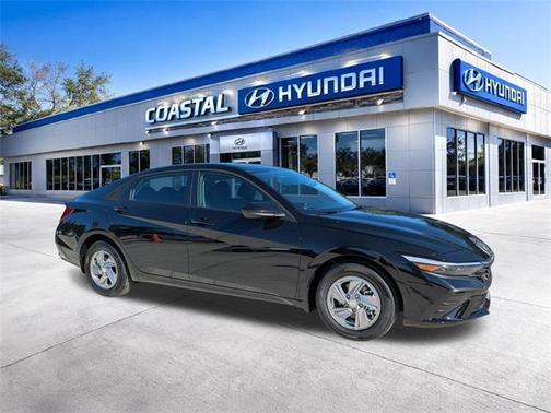 Black 2026 Hyundai ELANTRA SE