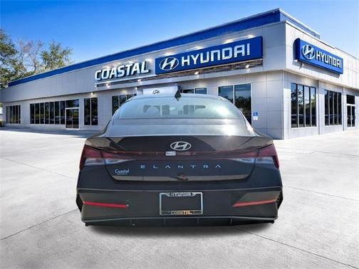 Black 2026 Hyundai ELANTRA SE