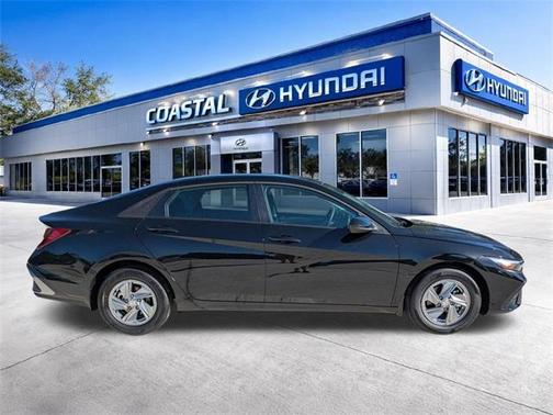 Black 2026 Hyundai ELANTRA SE