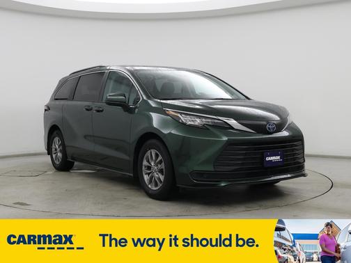 2022 Toyota Sienna LE
