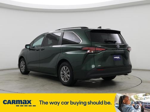 2022 Toyota Sienna LE