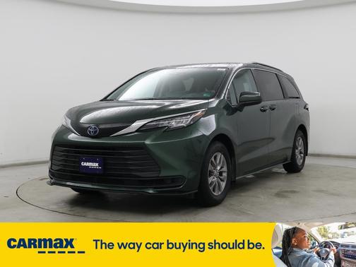 2022 Toyota Sienna LE