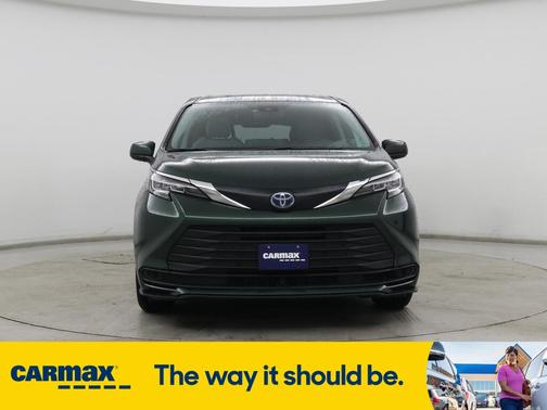 2022 Toyota Sienna LE