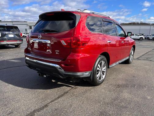 2019 Nissan Pathfinder SL