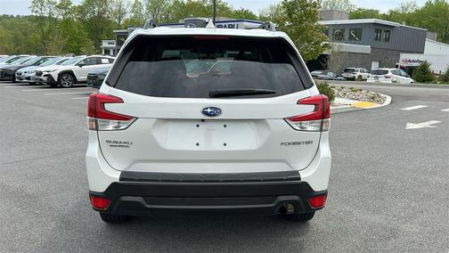Crystal White Pearl 2022 Subaru Forester Premium