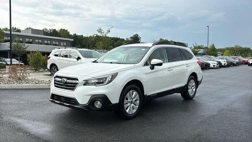 Crystal White Pearl 2019 Subaru Outback 2.5i Premium