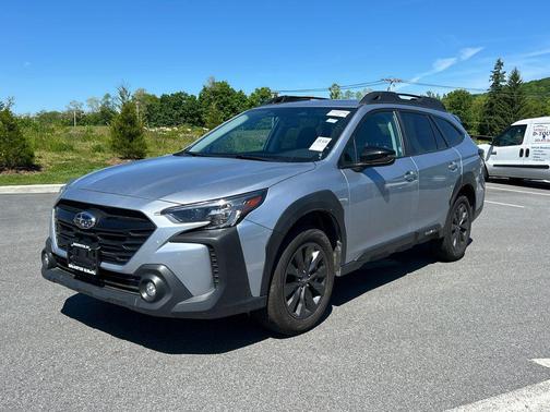 Ice Silver Metallic 2025 Subaru Outback Onyx Edition