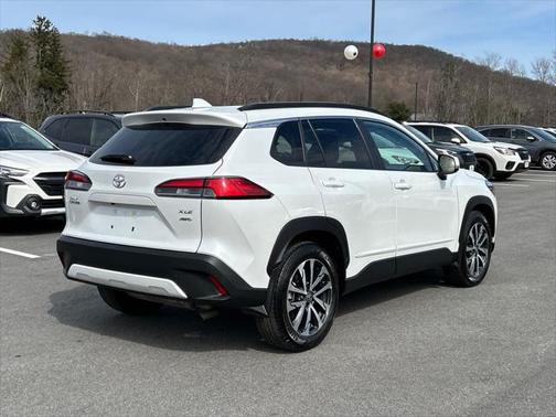 2024 Toyota Corolla Cross XLE