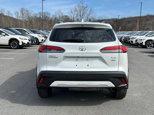 2024 Toyota Corolla Cross XLE