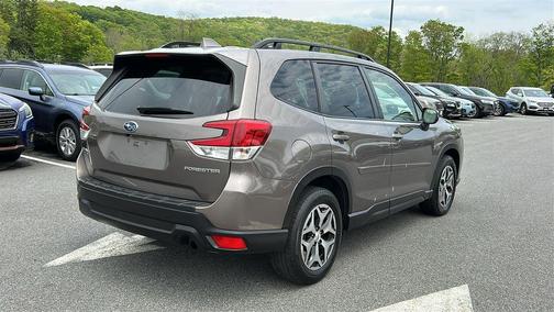 Brilliant Bronze Metallic 2023 Subaru Forester Premium