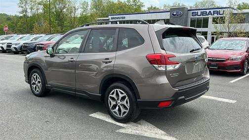 Brilliant Bronze Metallic 2023 Subaru Forester Premium