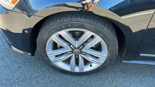 2017 Volkswagen Passat 1.8T SEL Premium