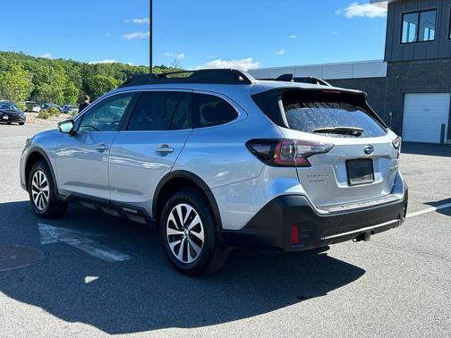 Ice Silver Metallic 2022 Subaru Outback Premium