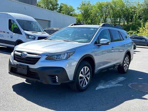 Ice Silver Metallic 2022 Subaru Outback Premium