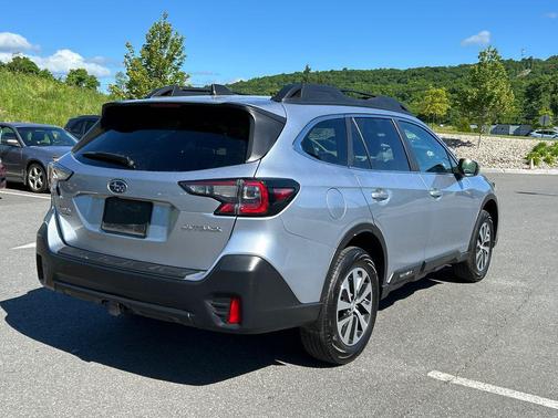Ice Silver Metallic 2022 Subaru Outback Premium