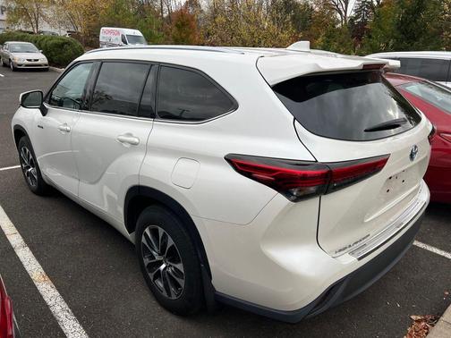 2021 Toyota Highlander Hybrid XLE