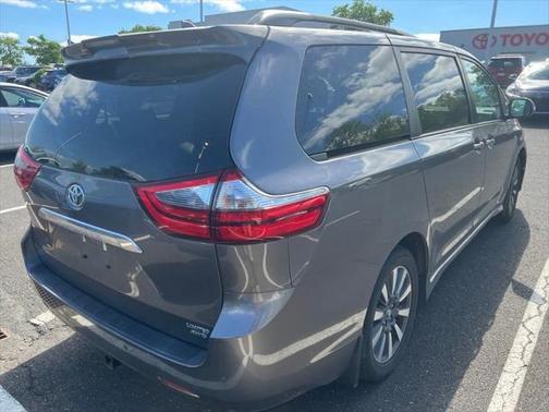 2020 Toyota Sienna Limited Premium