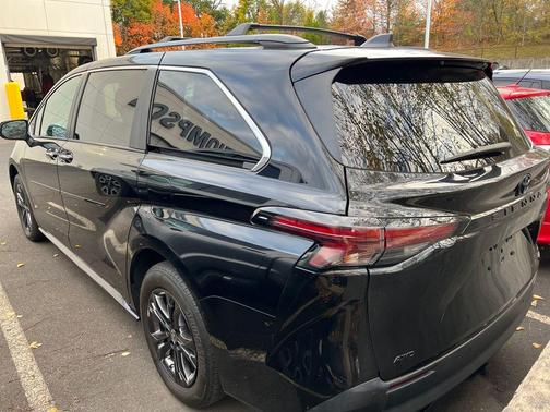 2024 Toyota Sienna Woodland Edition