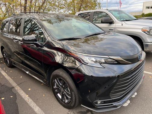 2024 Toyota Sienna Woodland Edition