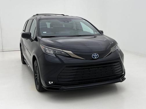 2024 Toyota Sienna Woodland Edition