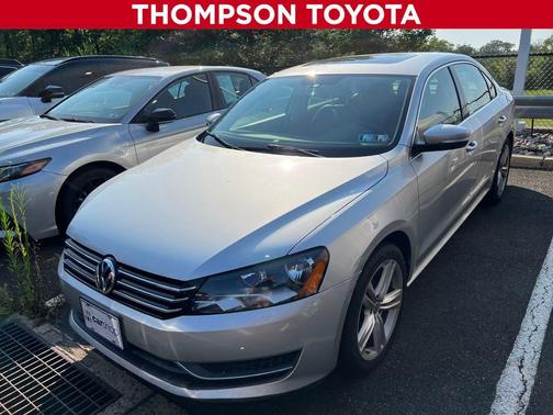 2014 Volkswagen Passat 1.8T Auto SE w/Sunroof & Nav