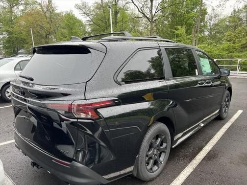 2025 Toyota Sienna Woodland Edition