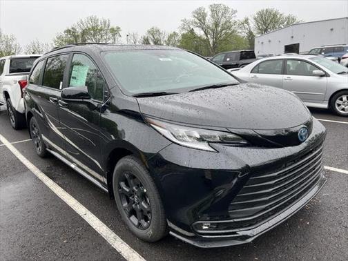 2025 Toyota Sienna Woodland Edition