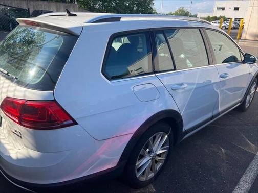 2017 Volkswagen Golf Alltrack TSI S