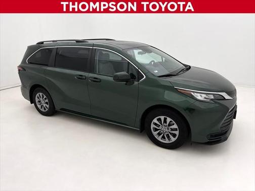 2022 Toyota Sienna LE