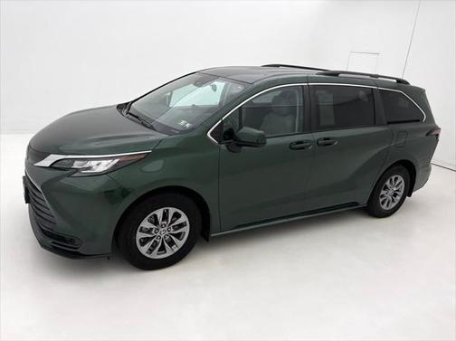 2022 Toyota Sienna LE