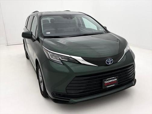 2022 Toyota Sienna LE