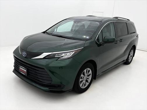2022 Toyota Sienna LE