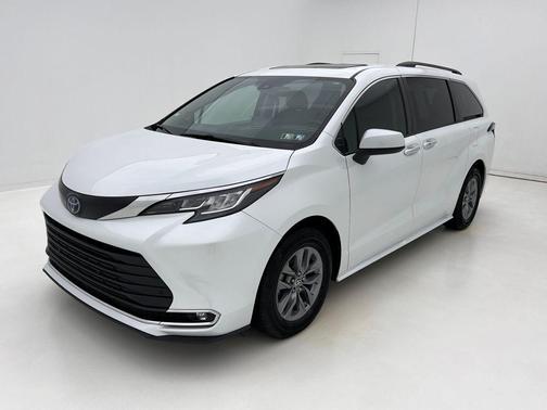 2022 Toyota Sienna XLE