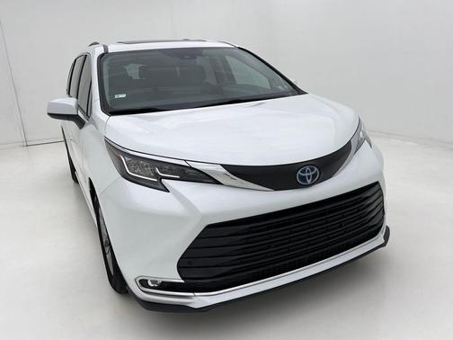 2022 Toyota Sienna XLE