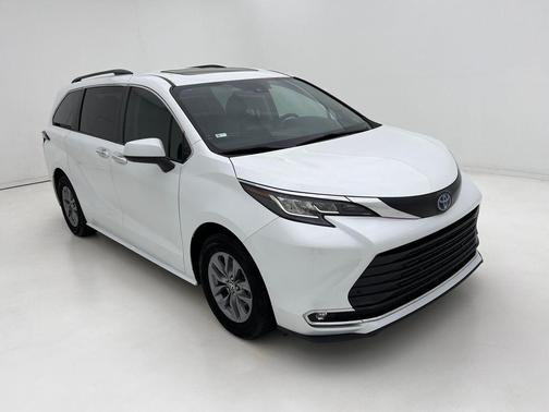 2022 Toyota Sienna XLE