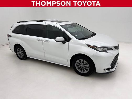 2022 Toyota Sienna XLE